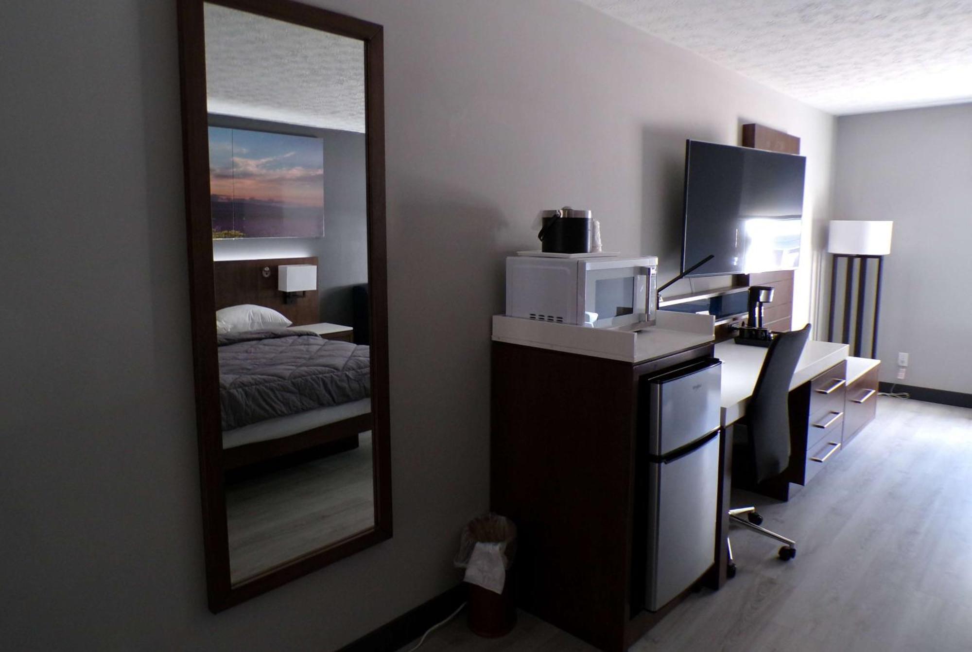 Luxor Inn & Suites, A Travelodge By Wyndham 埃尔金斯 外观 照片