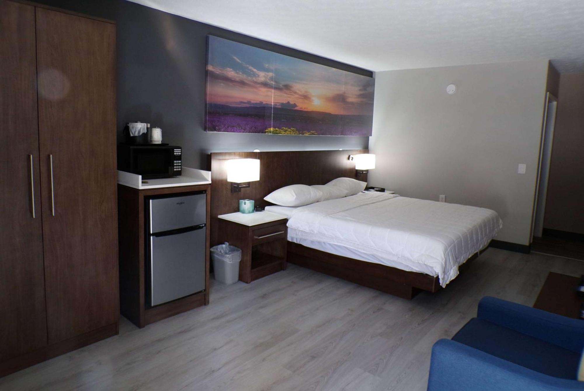 Luxor Inn & Suites, A Travelodge By Wyndham 埃尔金斯 外观 照片