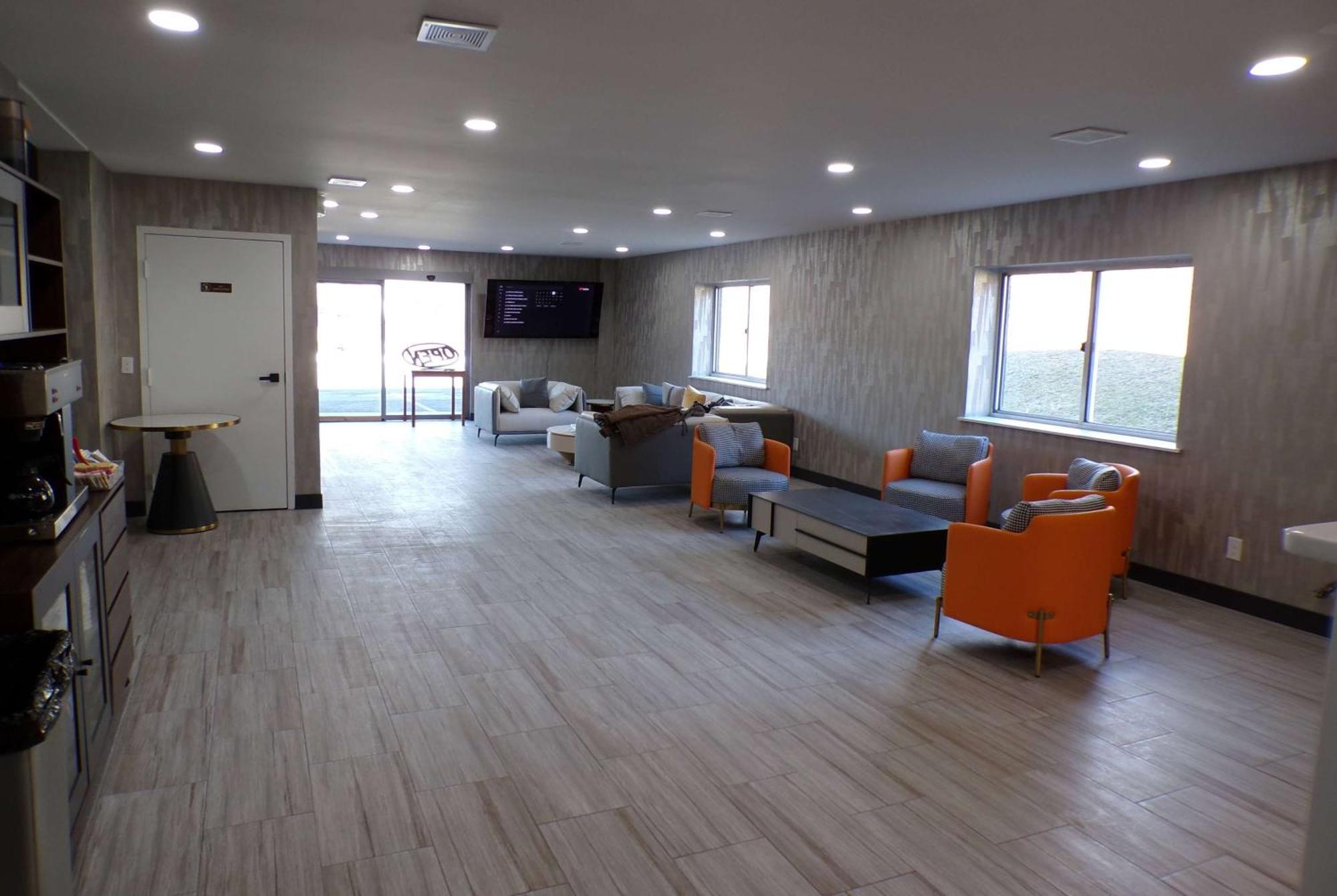 Luxor Inn & Suites, A Travelodge By Wyndham 埃尔金斯 外观 照片