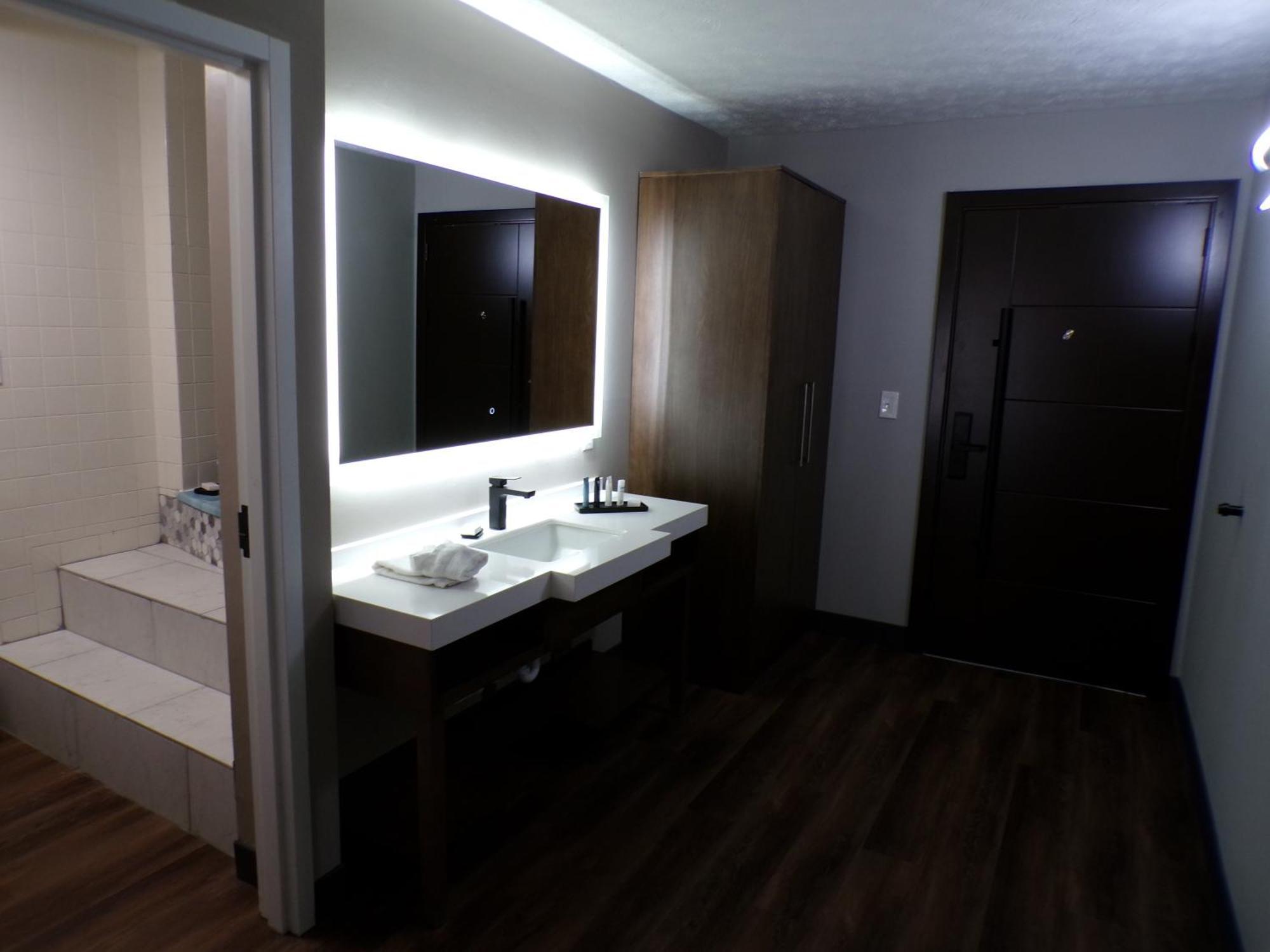 Luxor Inn & Suites, A Travelodge By Wyndham 埃尔金斯 外观 照片