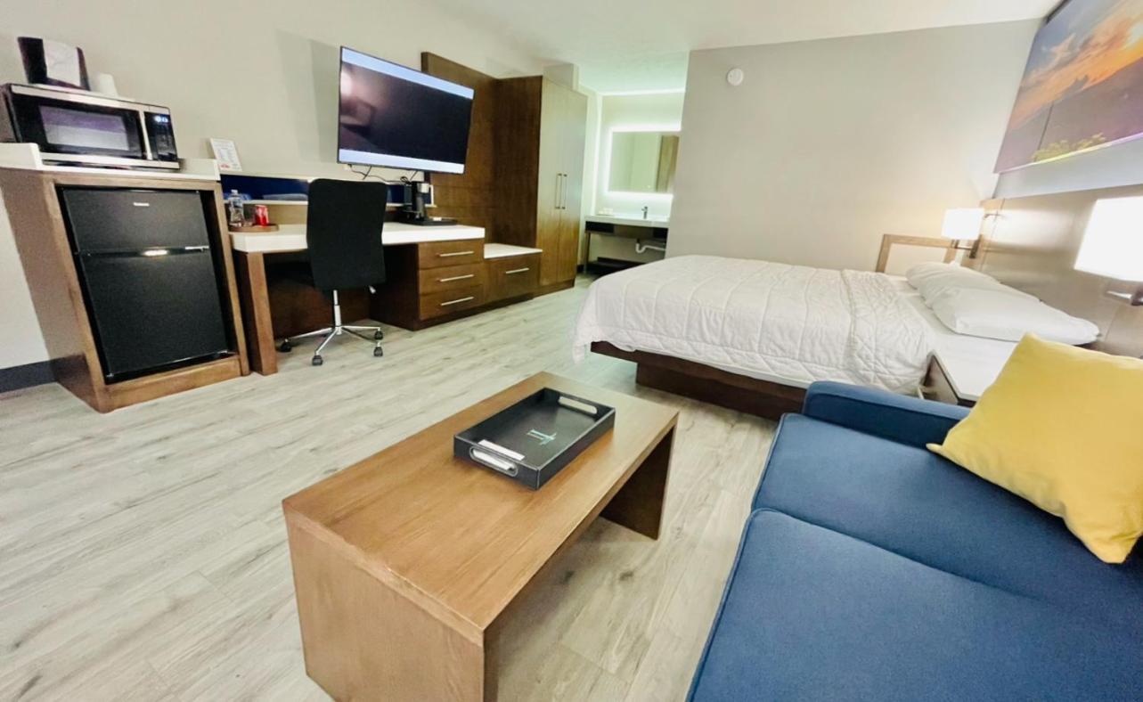 Luxor Inn & Suites, A Travelodge By Wyndham 埃尔金斯 外观 照片