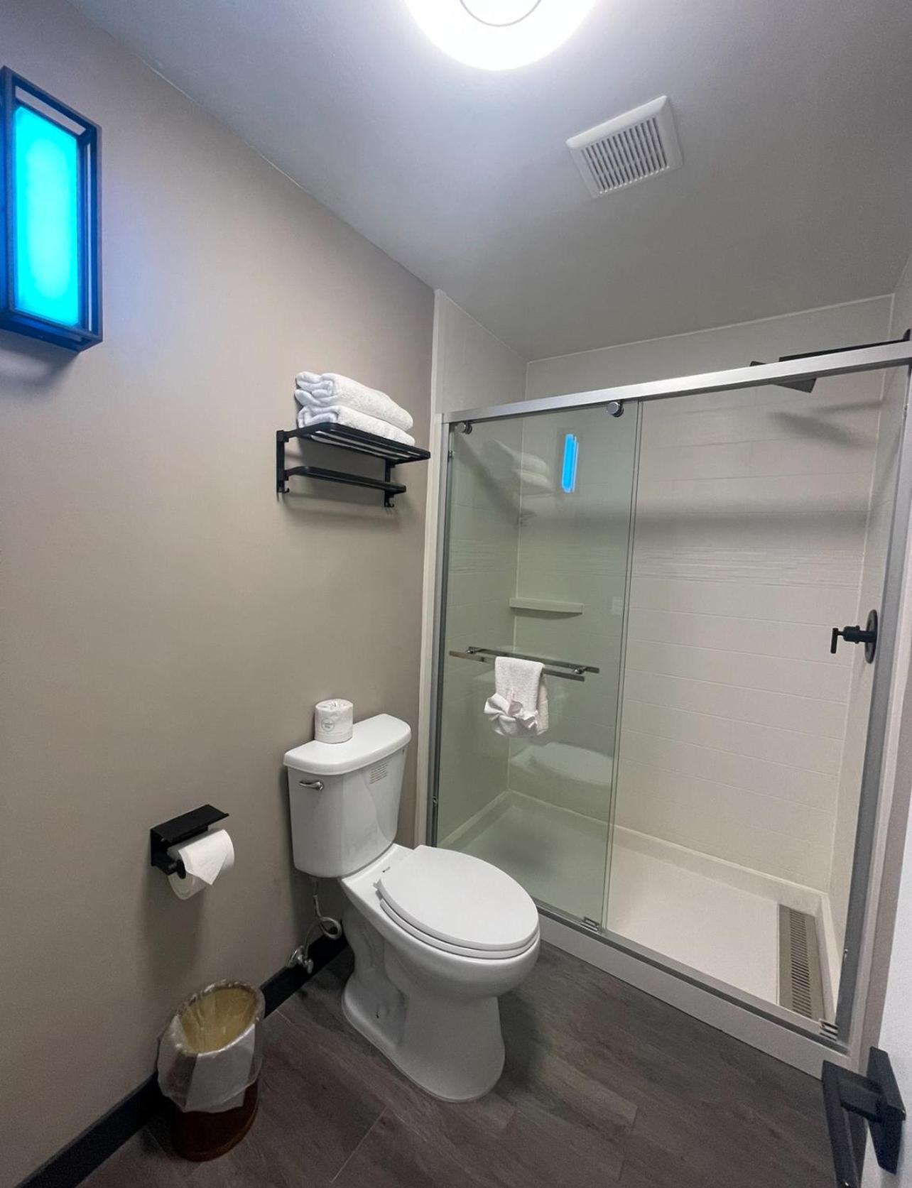 Luxor Inn & Suites, A Travelodge By Wyndham 埃尔金斯 外观 照片