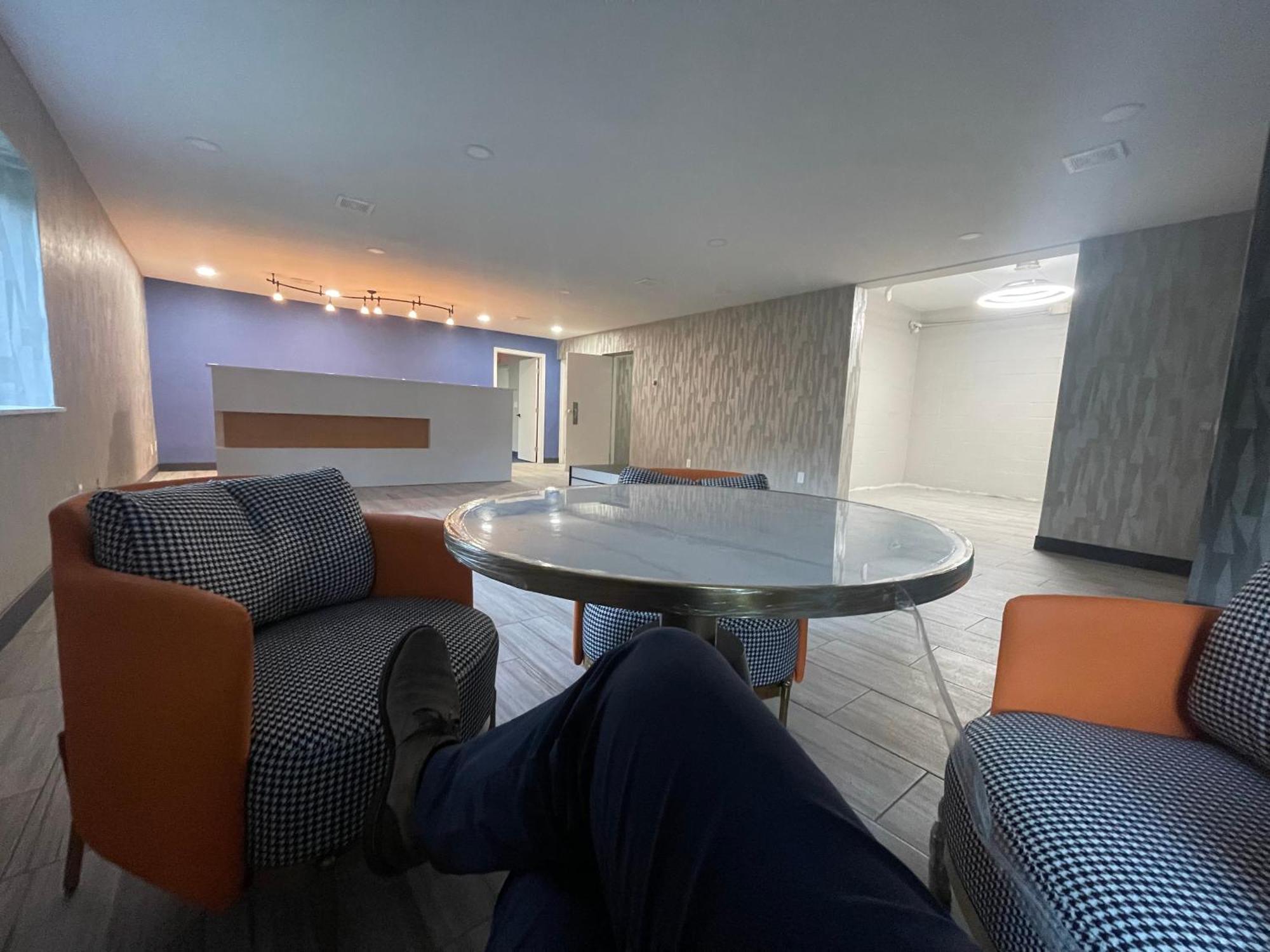 Luxor Inn & Suites, A Travelodge By Wyndham 埃尔金斯 外观 照片
